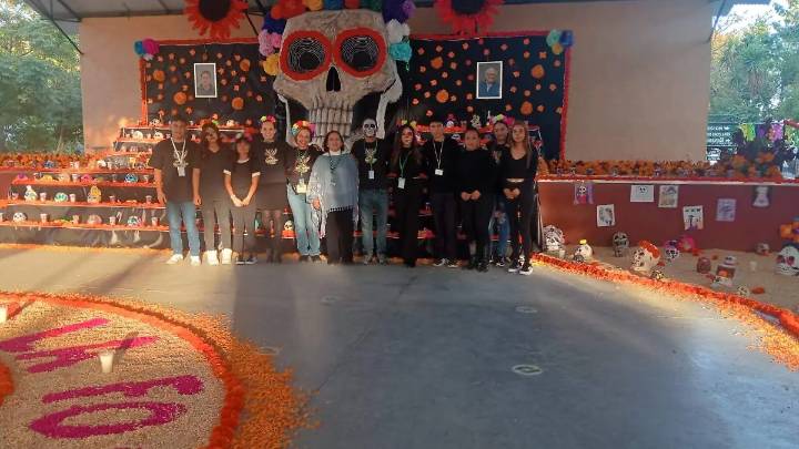 Conalep Celaya abre sus puertas para su ofrenda de Día de Muertos