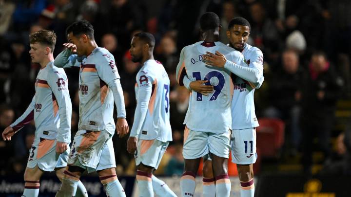 Grimsby 0 - 5 Brentford - Match Report & Highlights