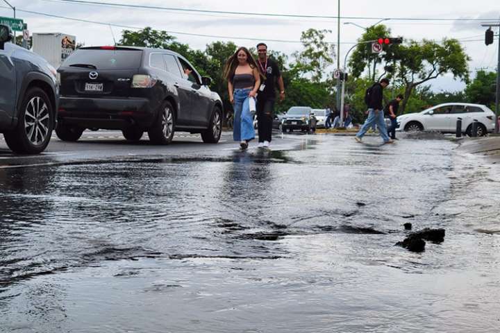 Solicitan reparar megafuga de agua en la Artesanos