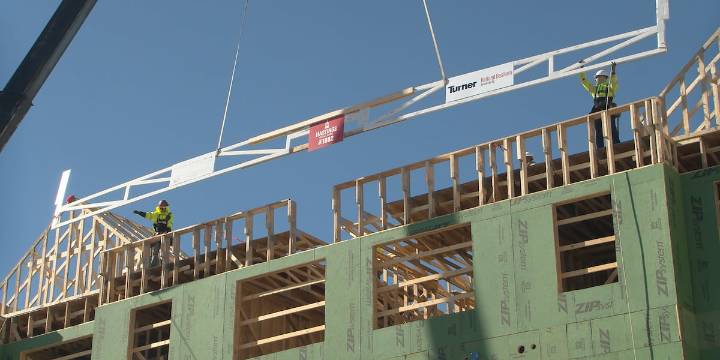Hastings College holds topping off ceremony for new ’1882′ dormitory