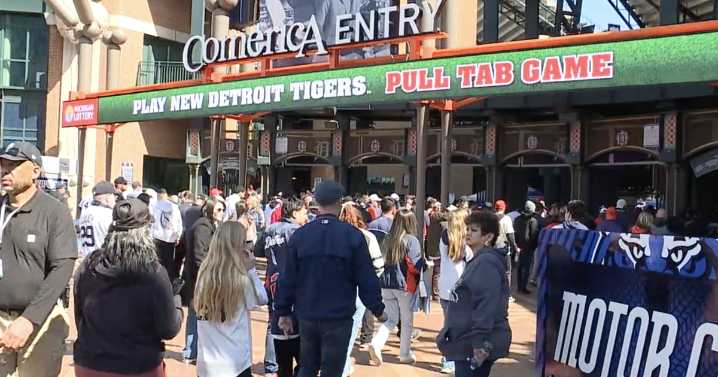 Detroit bans smokeless tobacco, alternative nicotine products at stadiums