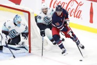 Deadspin | Jets chase bounce-back effort vs. goal-starved Flames