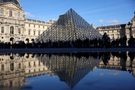 Five new suspects arrested over Louvre robbery, French radio reports