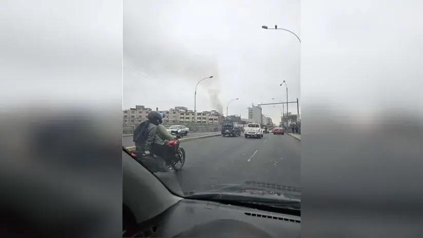 Alarma en el Centro de Lima: incendio consume almacén ubicado al costado del Congreso