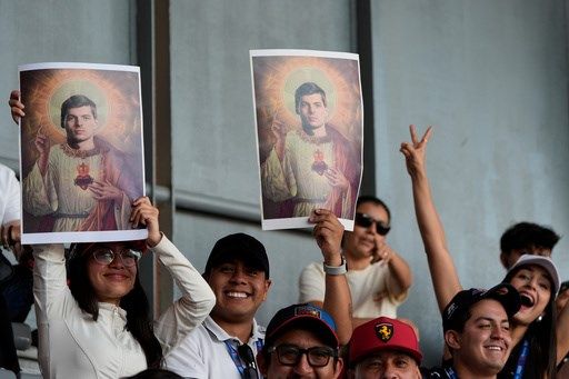 Mexican Grand Prix celebrates 10th anniversary with sold-out crowd despite Sergio Perez's absence