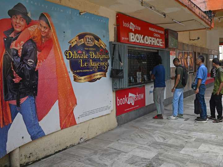 Iconic Bollywood romance marks 30 years of nonstop run at Mumbai theatre