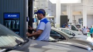 Es ley la posibilidad de pagar uno mismo con posnet en estaciones de servicio de la Provincia