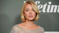 Sydney Sweeney sorprende con un vestido 'efecto desnudo' llevando un 'look' transparente y sin sujetador