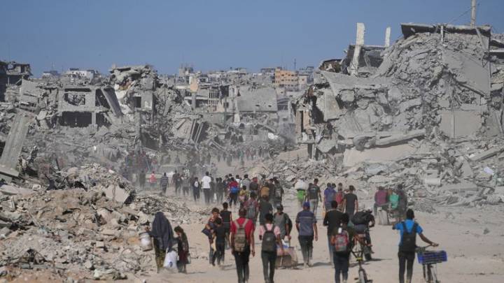 Tens of thousands of Palestinians return to northern Gaza as Trump says deal is 'great for everyone'