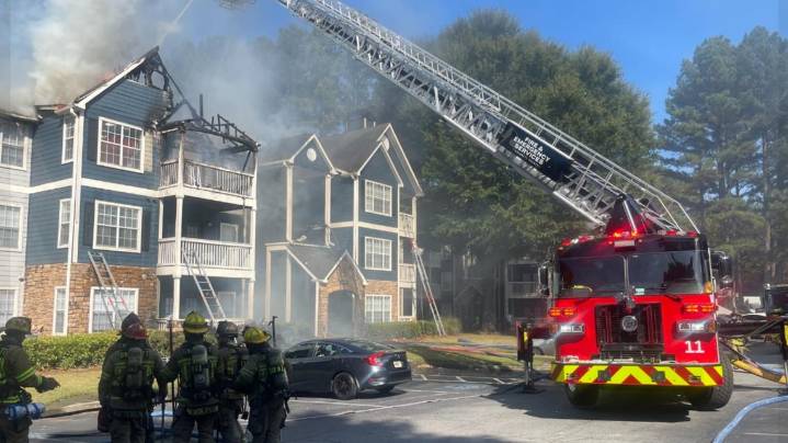 Fire rips through apartment in Norcross, displacing 60 people