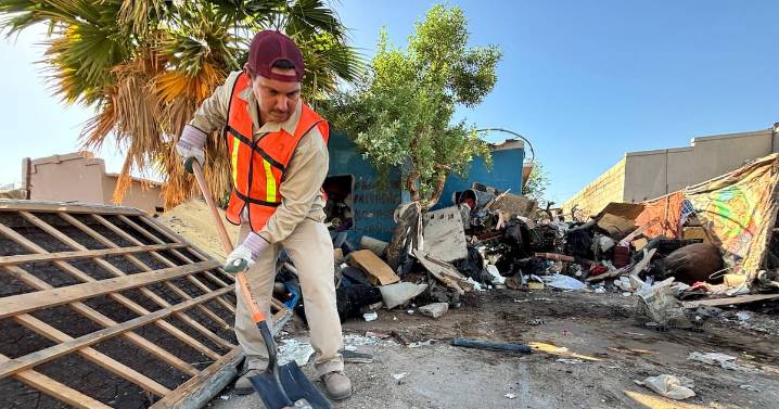 Retiran más de 70 metros cúbicos de basura en vivienda de Casa Digna