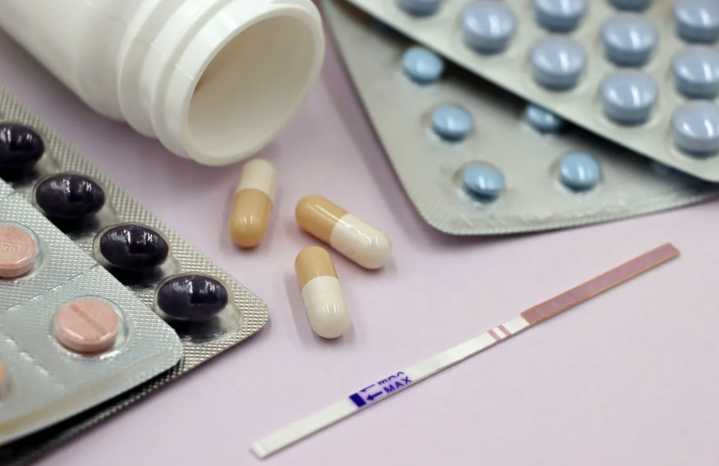 ¿Dónde es más barato?: Sernac revela diferencias de hasta 200% en precios de pastillas anticonceptivas en Chile