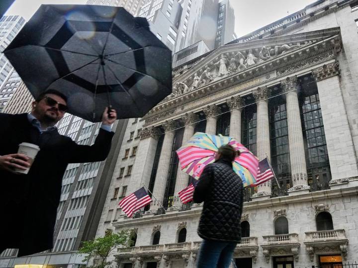 Stock swings expose 'fragility' beneath Wall Street rally
