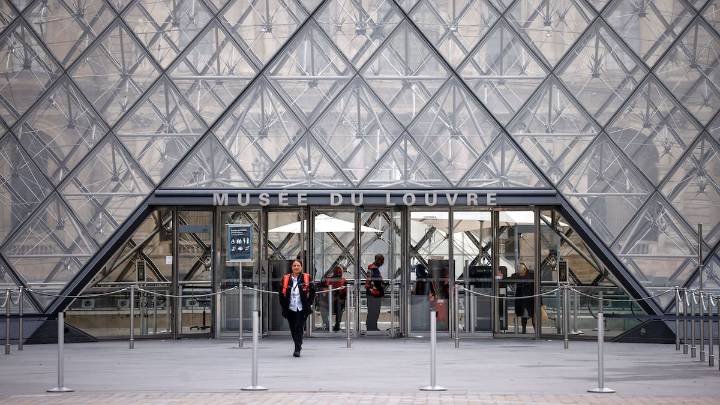 El Louvre estima en 88 millones de euros el valor de las joyas robadas del museo