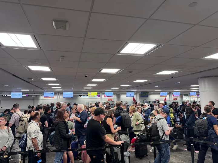 Passengers warned of delays at Toronto's Pearson airport after another CBSA inspection kiosk outage