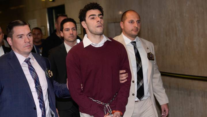 Luigi Mangione’s attorneys seek to dismiss federal charge and death penalty
