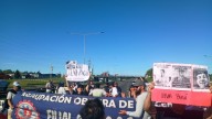 Ilva: Sin acuerdo, trabajadores despedidos cortan la Panamericana