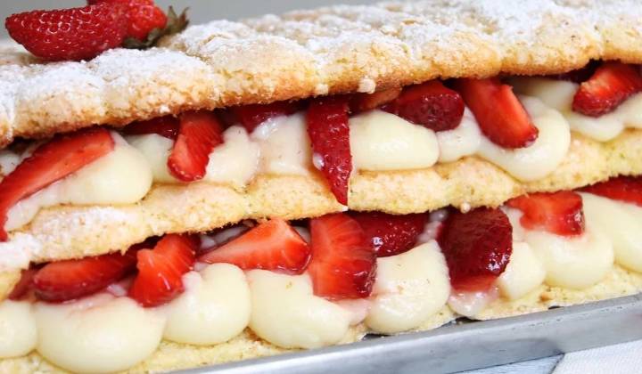 Fresco, rápido y delicioso: el postre de vainilla y frutilla que se hace en solo 4 pasos