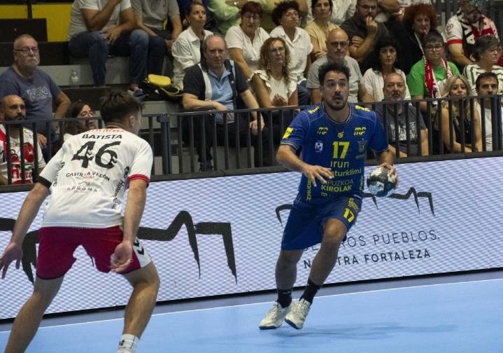 Rodrigo Salinas sufre una rotura del ligamento del dedo corazón de la mano izquierda