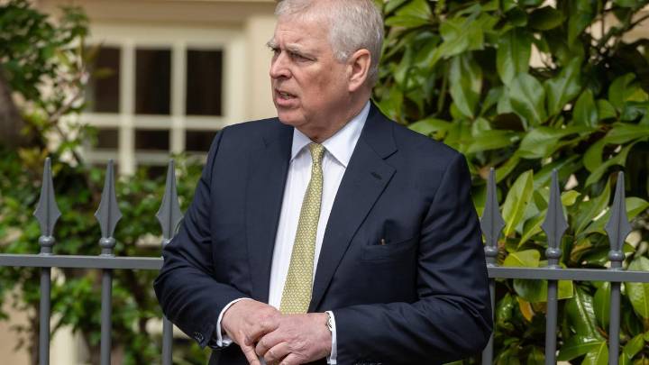 Carlos III inicia un proceso formal para retirar los títulos al príncipe Andrés