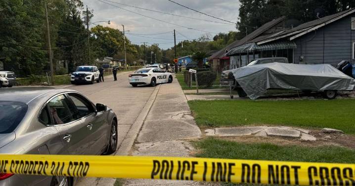 Baton Rouge police at scene of fatal shooting on Tennessee Street