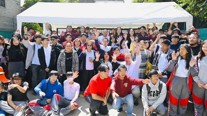 Entrega alcalde de Tlalnepantla, bancas a jóvenes de la Preceptoría Juvenil Regional de Reintegración Social