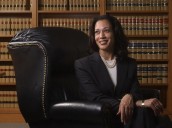 Kamala Harris no descarta contender por la presidencia de EU