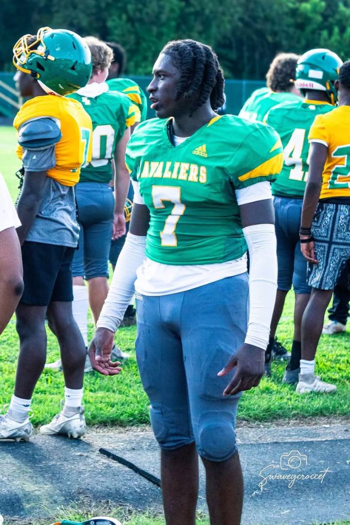 High school football roundup: Wonders win, but losses for Cavs, Falcons