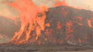 El incendio en la fábrica de corcho de San Vicente de Alcántara evoluciona favorablemente More