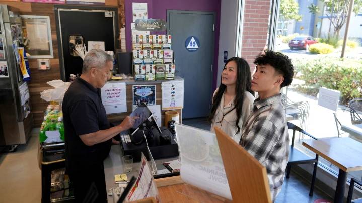 California restaurants will have to disclose food allergens on their menus under new law
