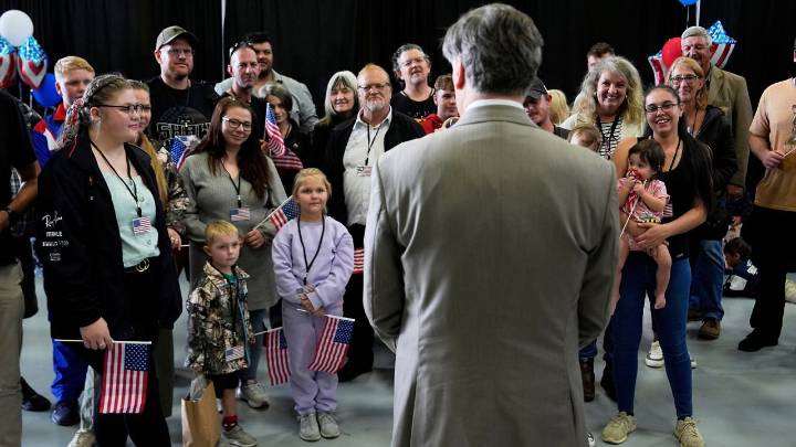 Trump sets 7,500 annual limit for refugees entering U.S. It'll be mostly white South Africans