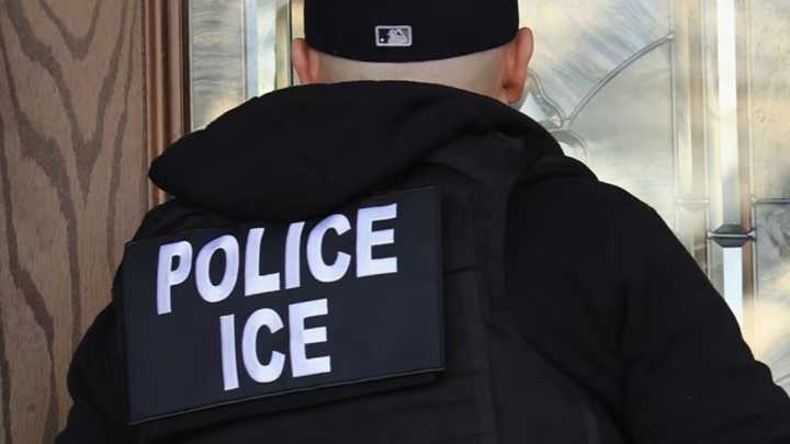 Conductor de Uber fue detenido en Chicago a pesar de que tenía TPS: su madre dijo que tiene asilo en trámite