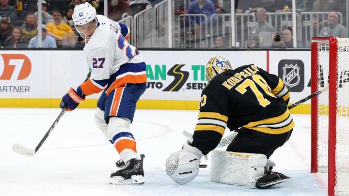 Korpisalo, Bruins rally past Islanders with 5 straight goals