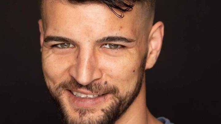 Ahmed Younoussi, el menor migrante que se convirtió en actor llega a Zaragoza: "No creo que a España le venga grande acoger a 1.000 menores"