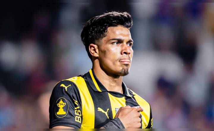 Peñarol derrotó 2-0 a Defensor Sporting y es el primer finalista de la Copa Uruguay 2025