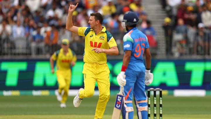 Australia set 131 to win in rain reduced first ODI against India in Perth