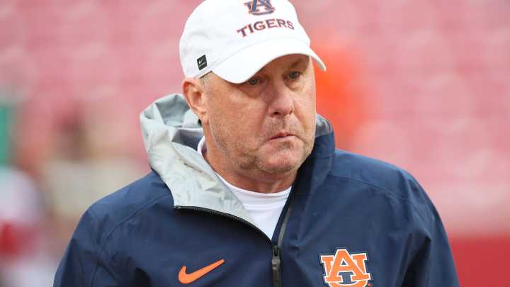 Does Auburn stick with Hugh Freeze or fire him? Florida is cautionary tale