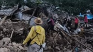 Mueren 7 por desgajamiento de un cerro en Oaxaca, una era una niña