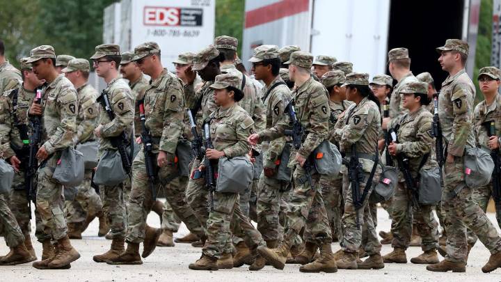 Texas National Guard arrive in Chicago to support Trump's 'clean up' plan