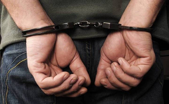 En Italia detienen a hombre que con IA creó más de 900 imágenes pornográficas de menores de edad