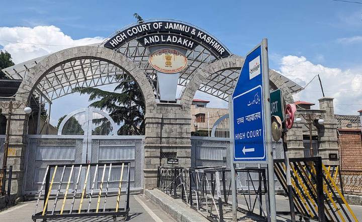 High Court stays Magistrate’s order in complaint against Cabinet Minister