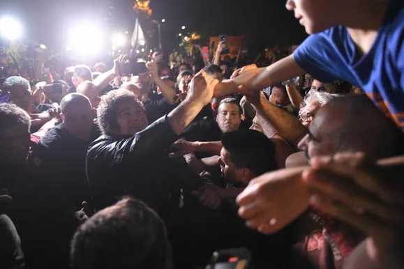 Javier Milei cerró su campaña en Rosario y prometió “un cambio real desde el domingo”