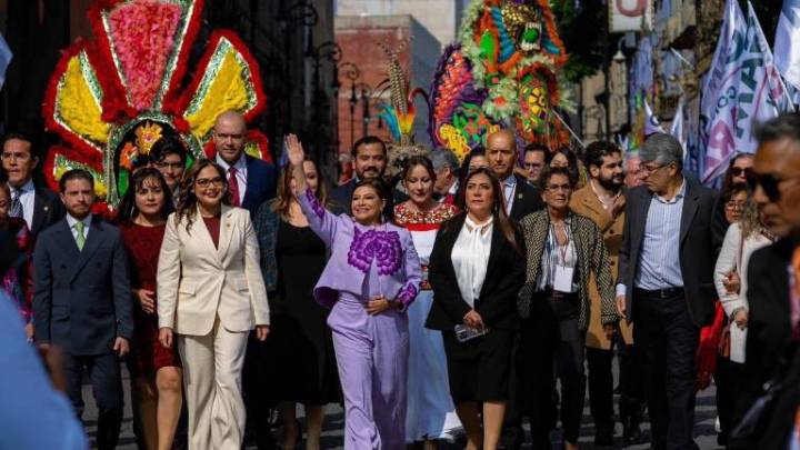Ciudadanos y organizaciones se congregan en el Congreso de la CDMX para el Primer Informe de Clara Brugada