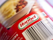Escándalo en Estados Unidos: retiran 2.200 toneladas de pollo luego de que hallaran trozos de metal en los productos