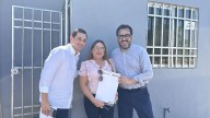 Alcalde entrega escrituras a familias del fraccionamiento Valle de Amapas