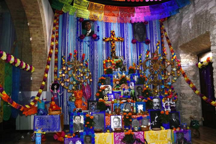 Desde el Archivo Municipal hasta restaurantes; los altares de muertos que podrás visitar en el Centro Histórico de Saltillo