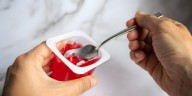 Congreso aprueba prohibir colorante rojo 3: nutricionista advierte cómo reconocer la eritrosina en alimentos y fármacos