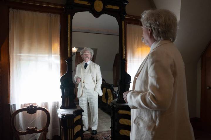 Richard Thomas follows in Hal Holbrook’s footsteps in ‘Mark Twain Tonight!’