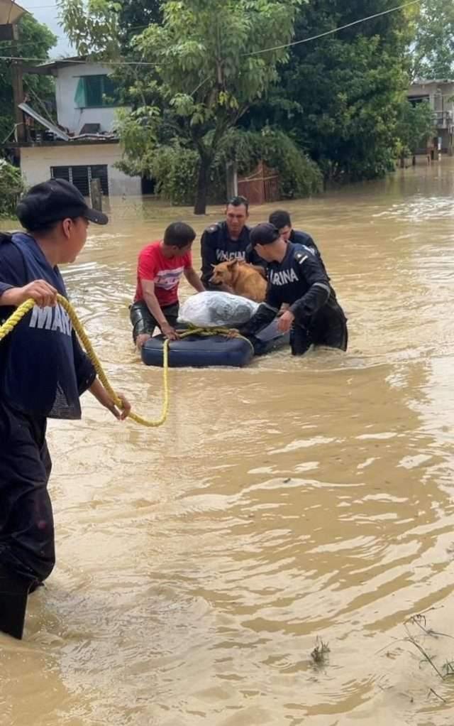 Marina continúa brindado apoyo a las familias afectadas en Veracruz, Puebla y San Luis Potosí