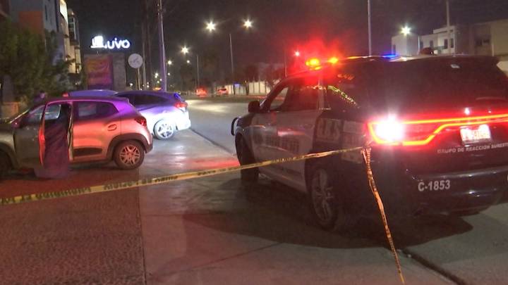 Hombre muere dentro de su auto en una plaza comercial en Luis Donaldo Colosio, Saltillo